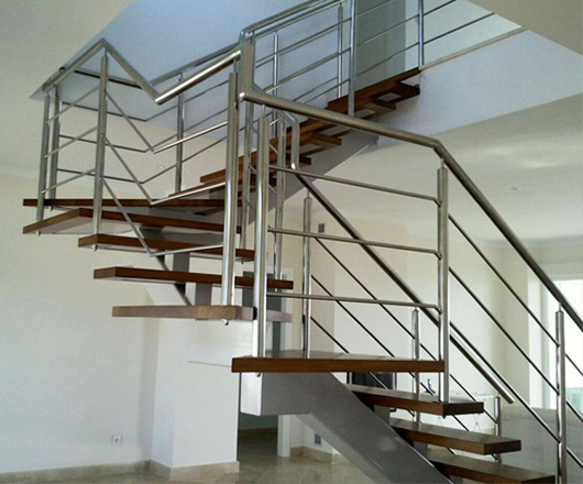 Barandas y Escaleras de acero inoxidable